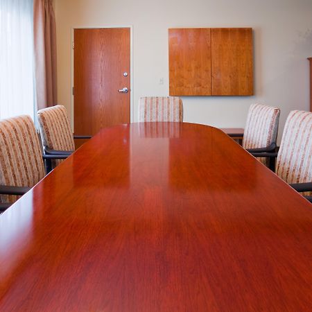 Отель Wyndham Garden Anchorage Airport Экстерьер фото