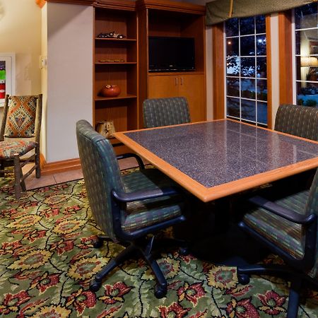 Отель Wyndham Garden Anchorage Airport Экстерьер фото