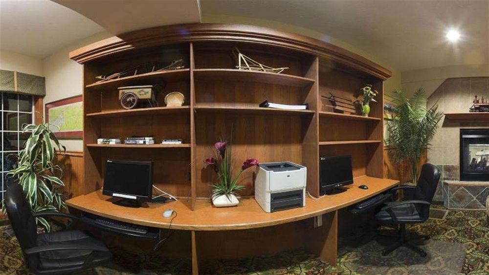 Отель Wyndham Garden Anchorage Airport Экстерьер фото