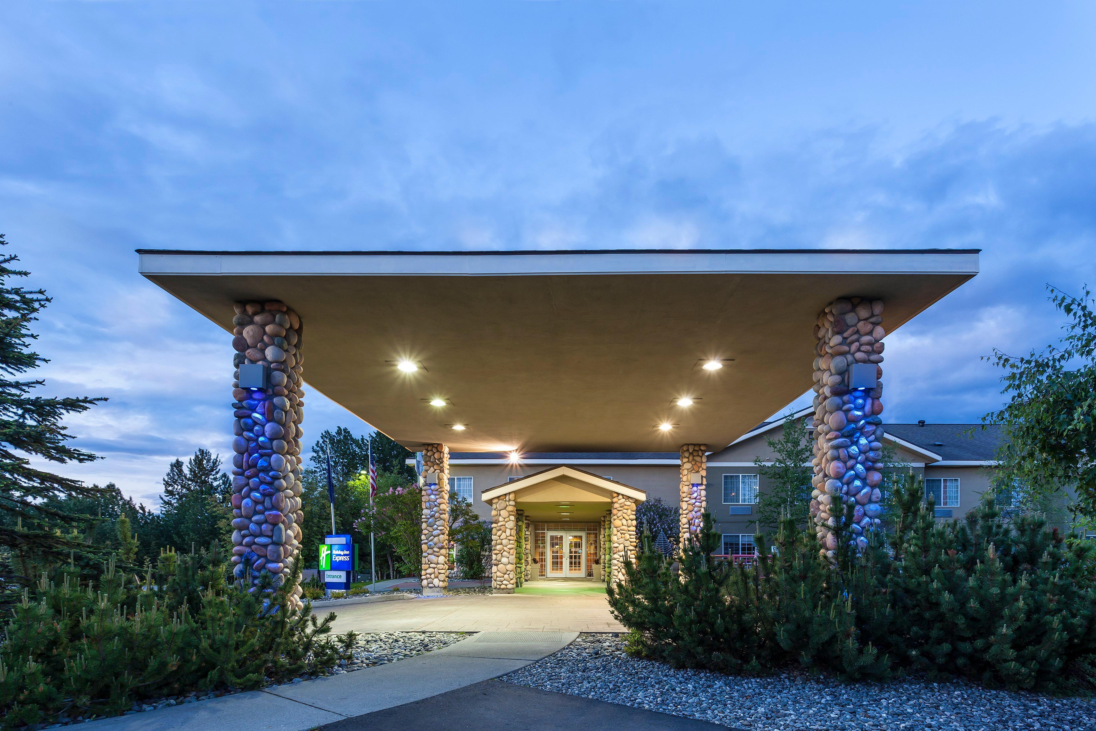 Отель Wyndham Garden Anchorage Airport Экстерьер фото