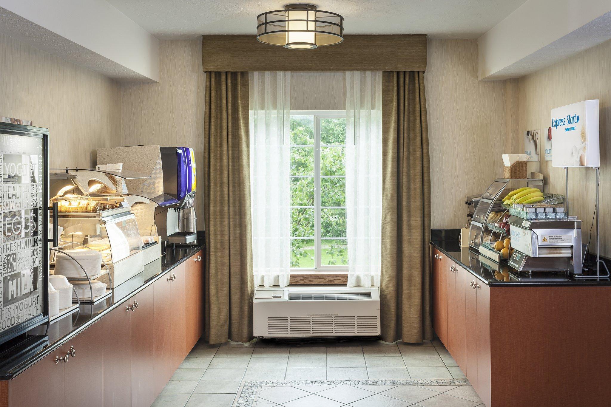 Отель Wyndham Garden Anchorage Airport Экстерьер фото