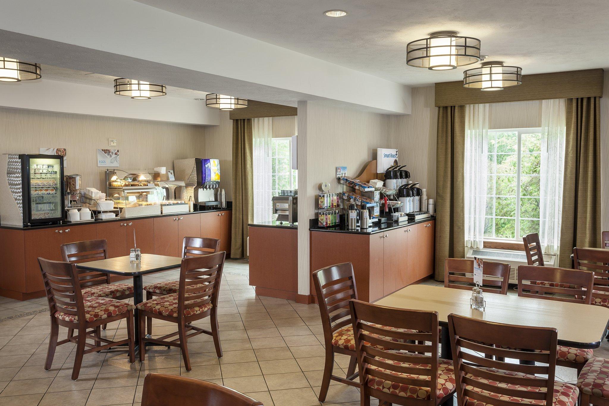 Отель Wyndham Garden Anchorage Airport Экстерьер фото