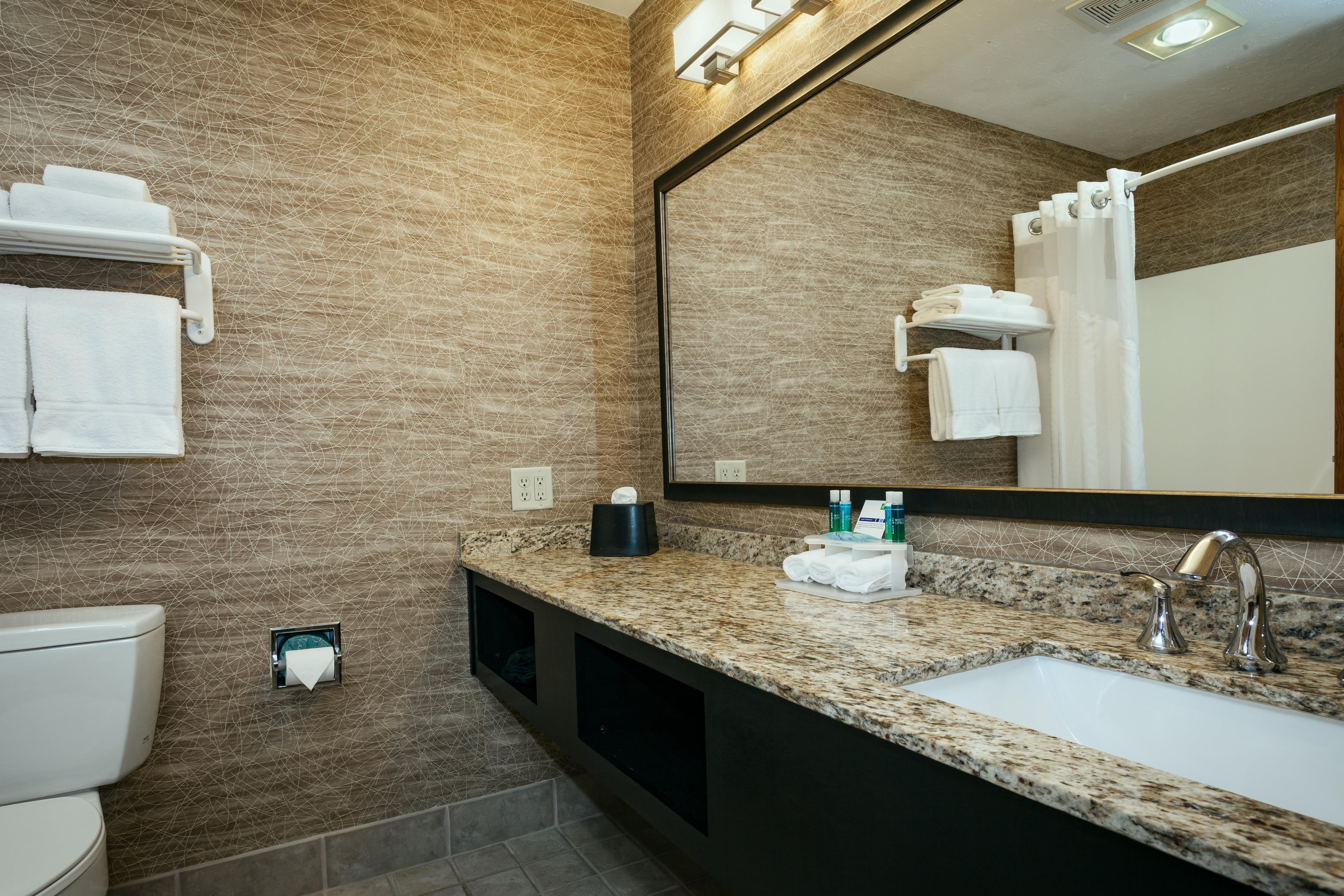 Отель Wyndham Garden Anchorage Airport Экстерьер фото