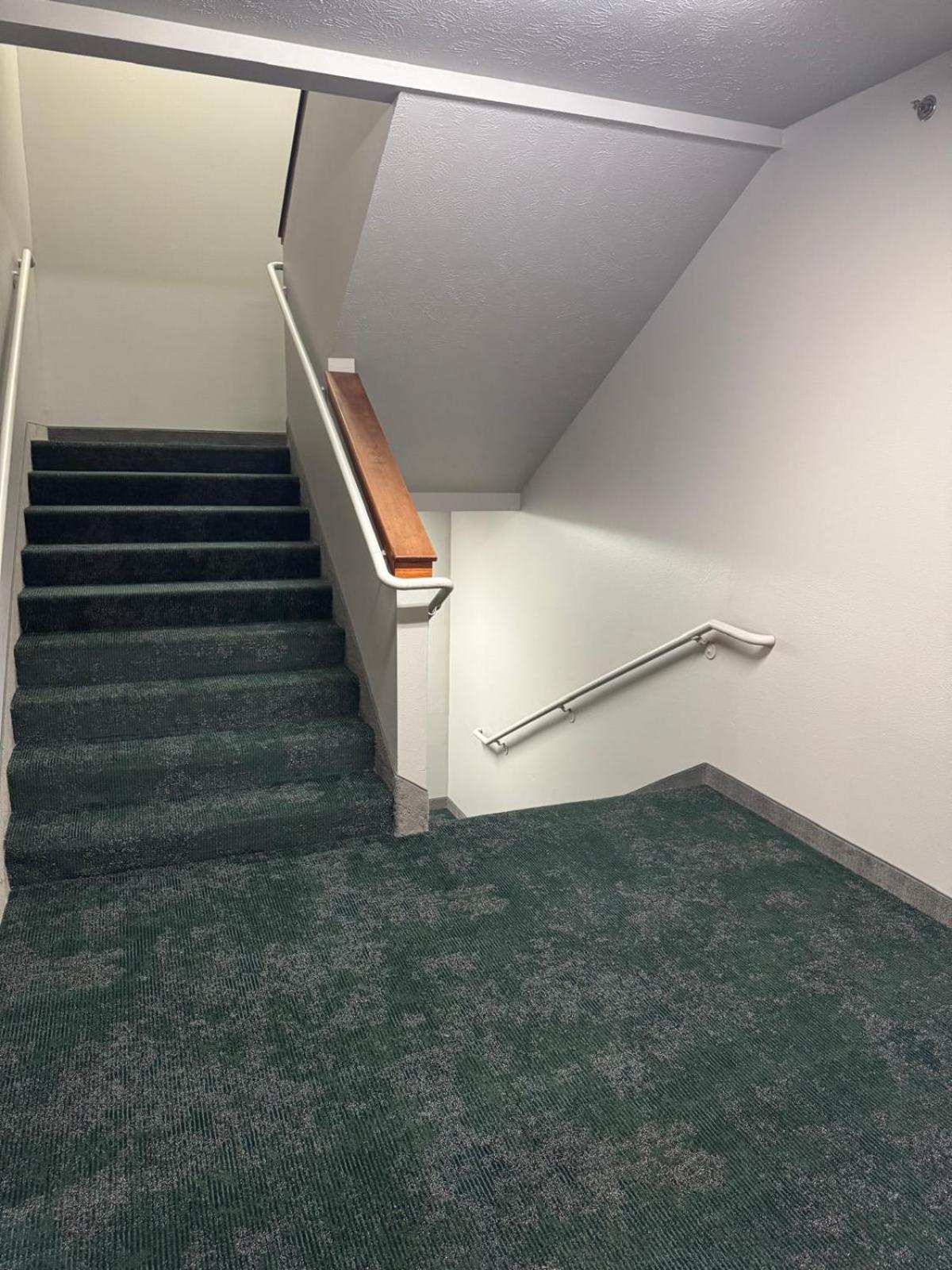 Отель Wyndham Garden Anchorage Airport Экстерьер фото