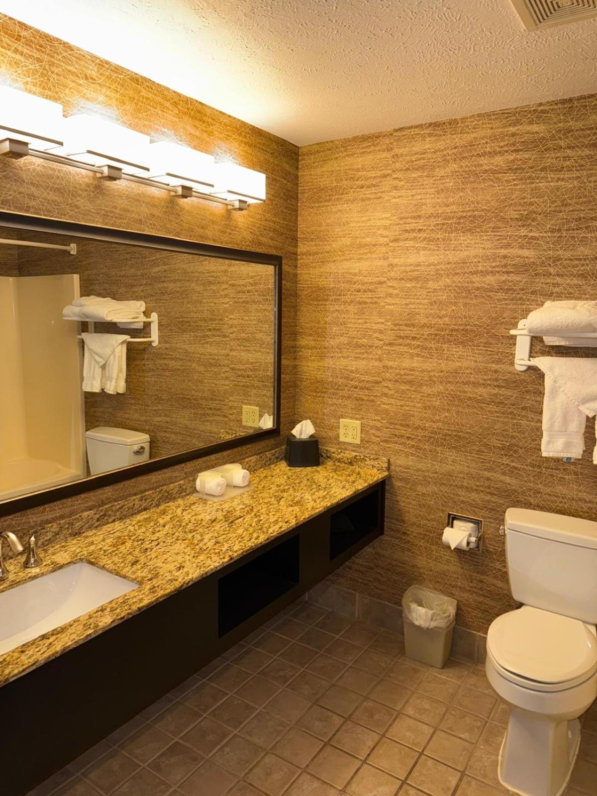 Отель Wyndham Garden Anchorage Airport Экстерьер фото