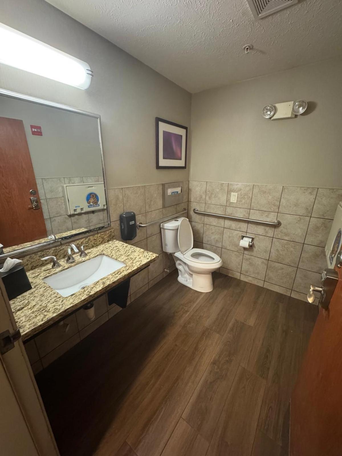 Отель Wyndham Garden Anchorage Airport Экстерьер фото