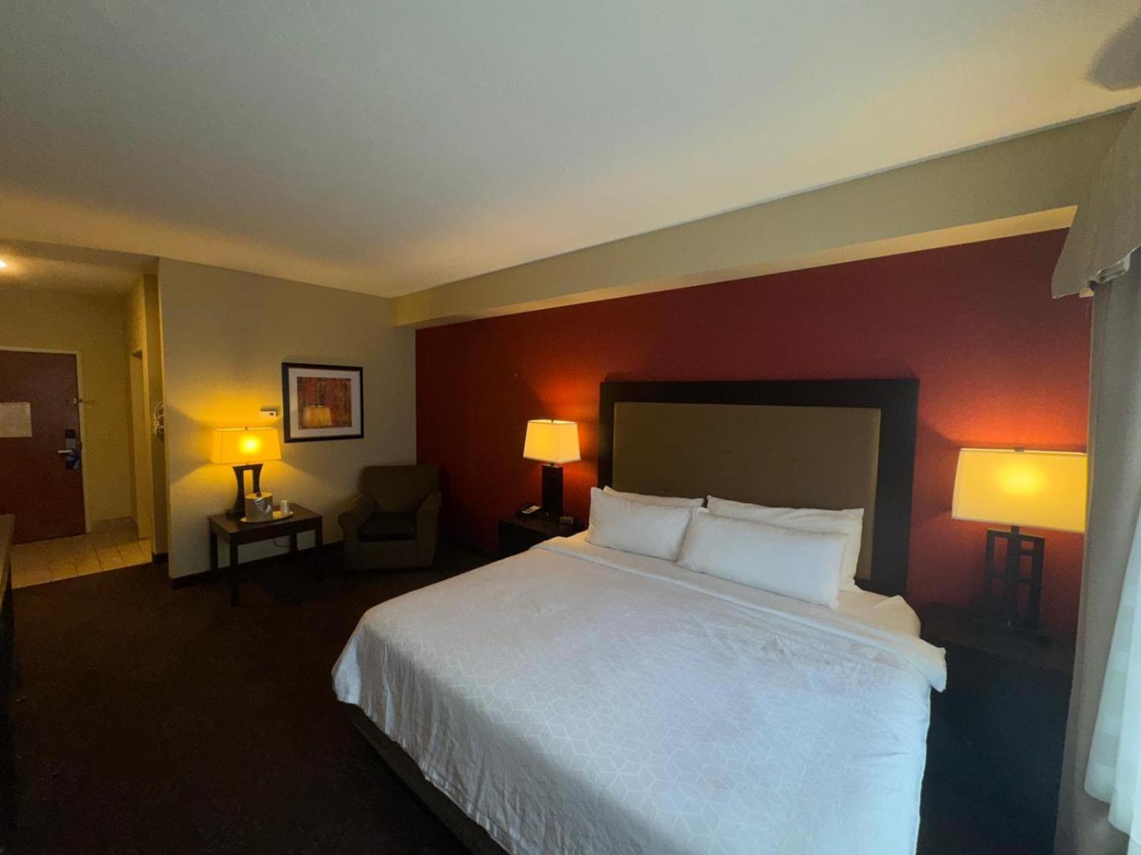Отель Wyndham Garden Anchorage Airport Экстерьер фото