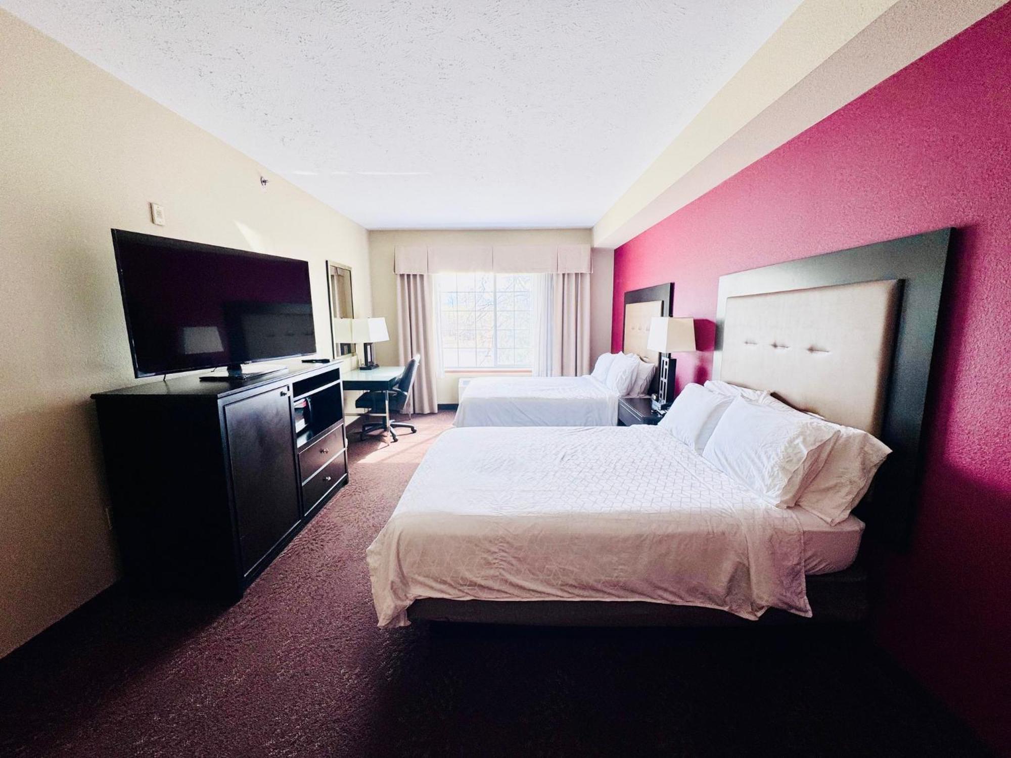 Отель Wyndham Garden Anchorage Airport Экстерьер фото