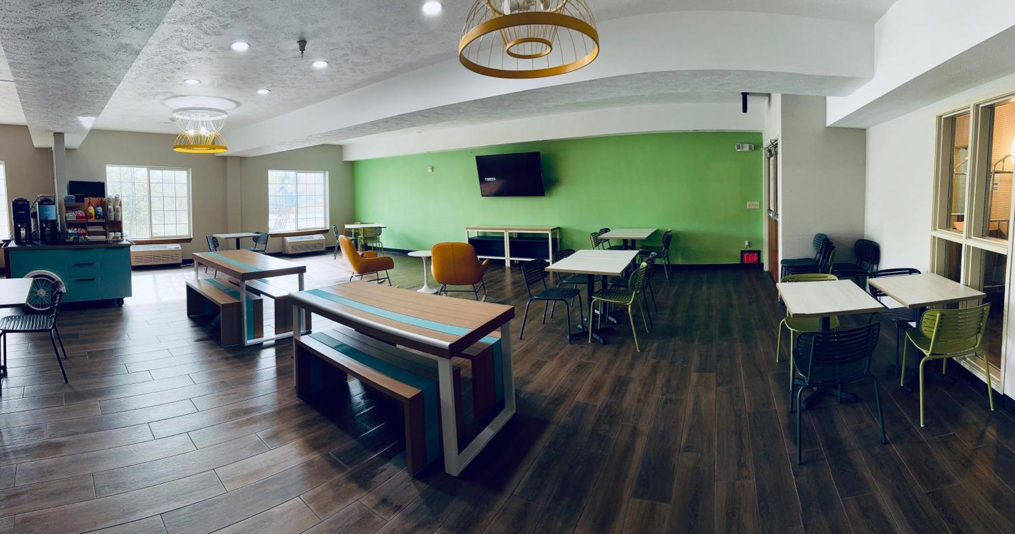 Отель Wyndham Garden Anchorage Airport Экстерьер фото