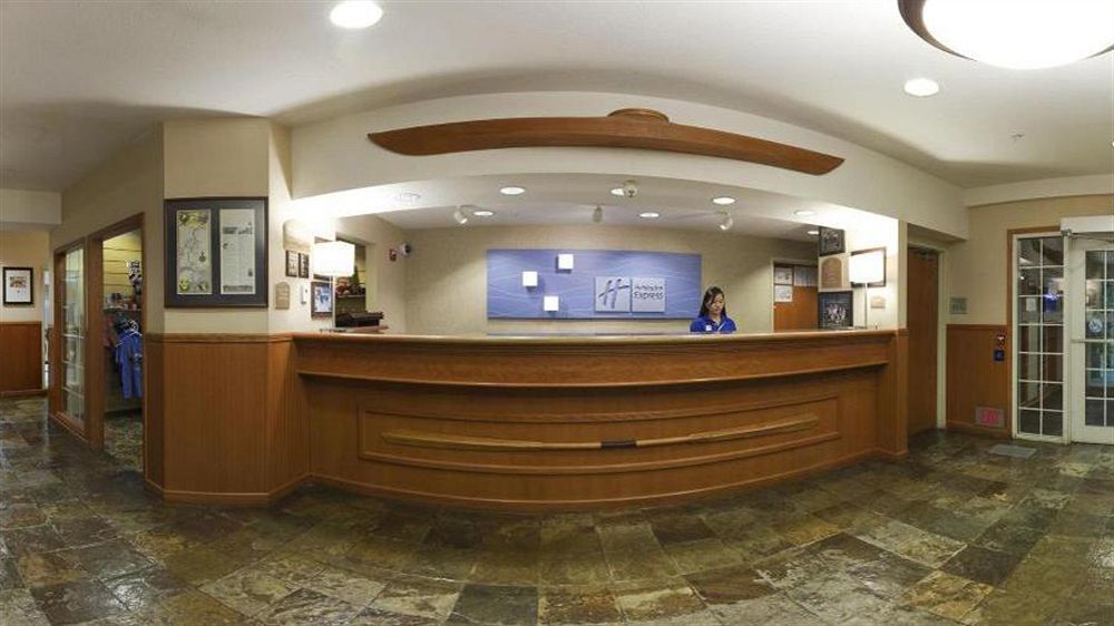 Отель Wyndham Garden Anchorage Airport Экстерьер фото